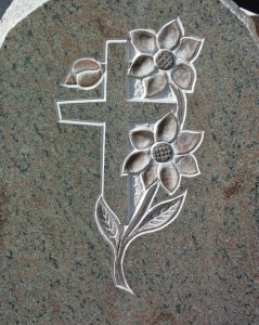 Kreuz mit Blume          